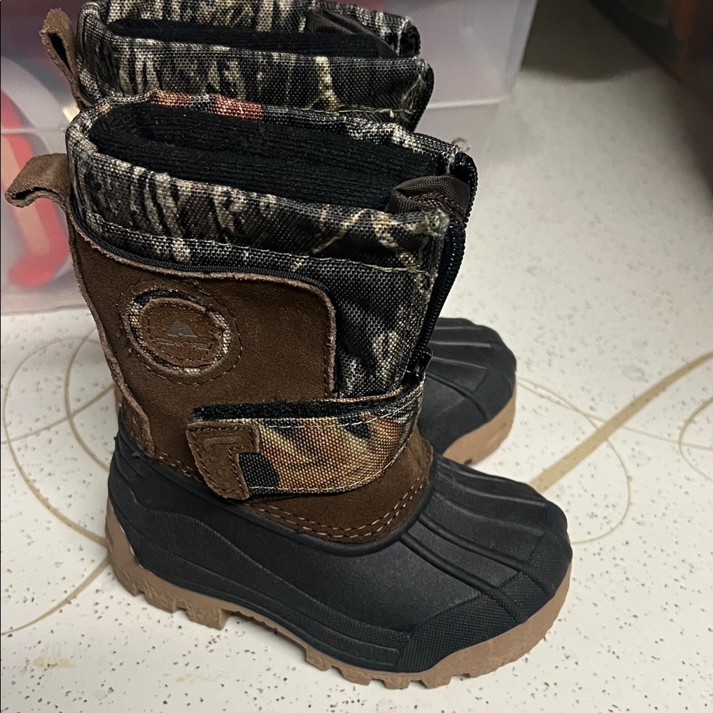 Ozark Trail Kids Boots - Black and Brown